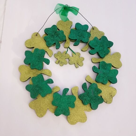 St. Patrick's day sparkly wooden wreath - Picture 1 of 3